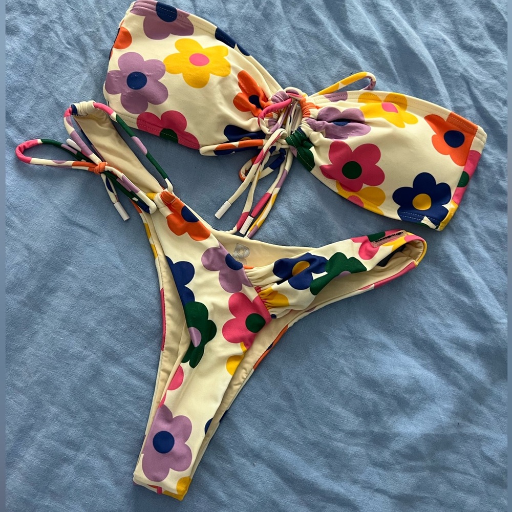 Blackbough Strapless Floral Bikini set; 60s pattern. Size S top/bottoms